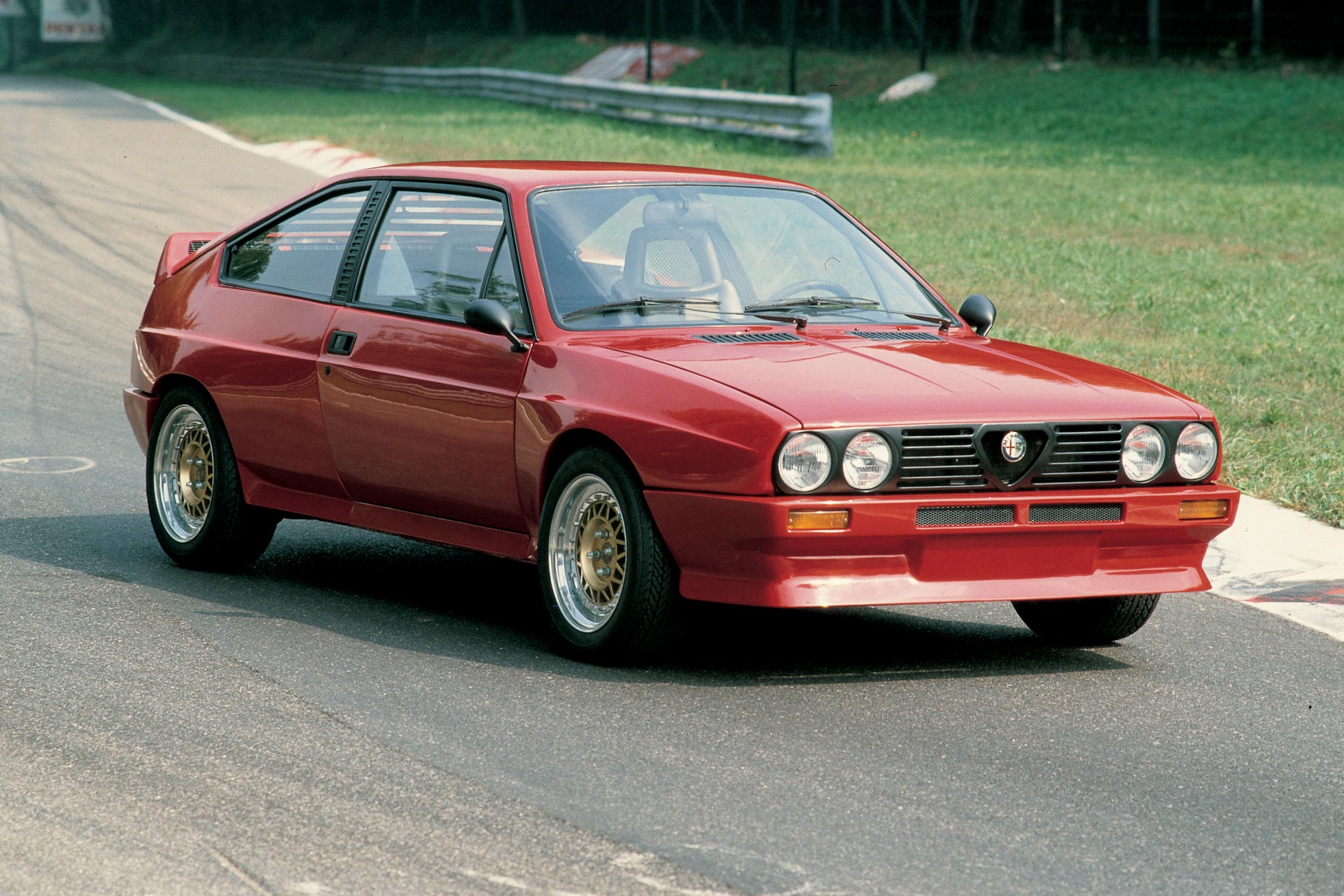 75 TS : petite remarque moteur 1982-alfa-romeo-sprint-6c-1