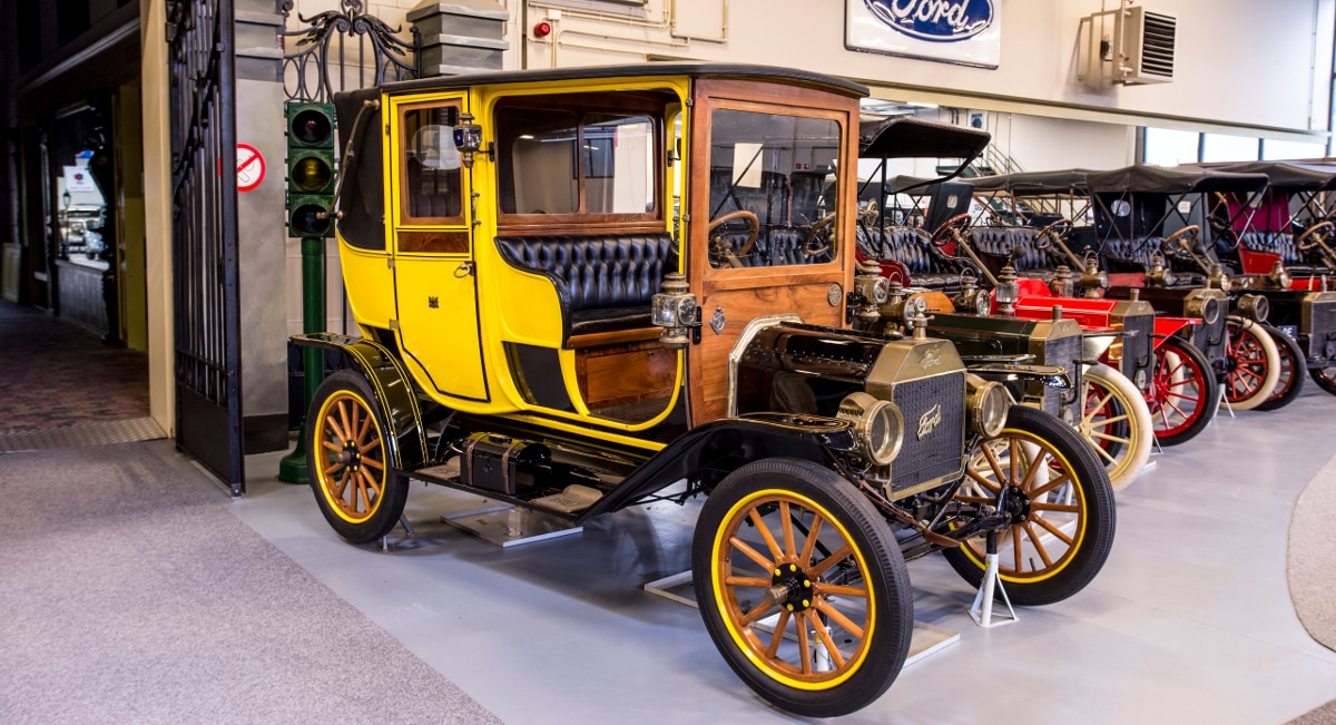 8 c.1912 Ford Model T Landaulette