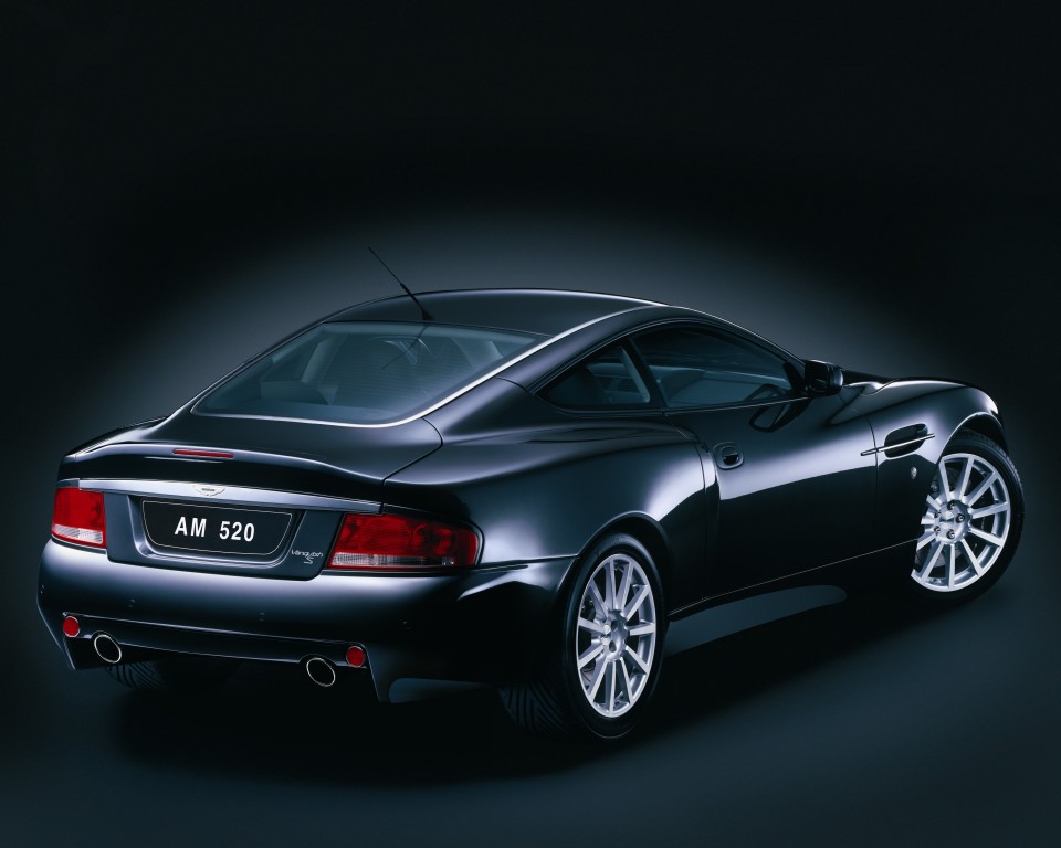 Aston Martin V12 Vanquish  S (2004)