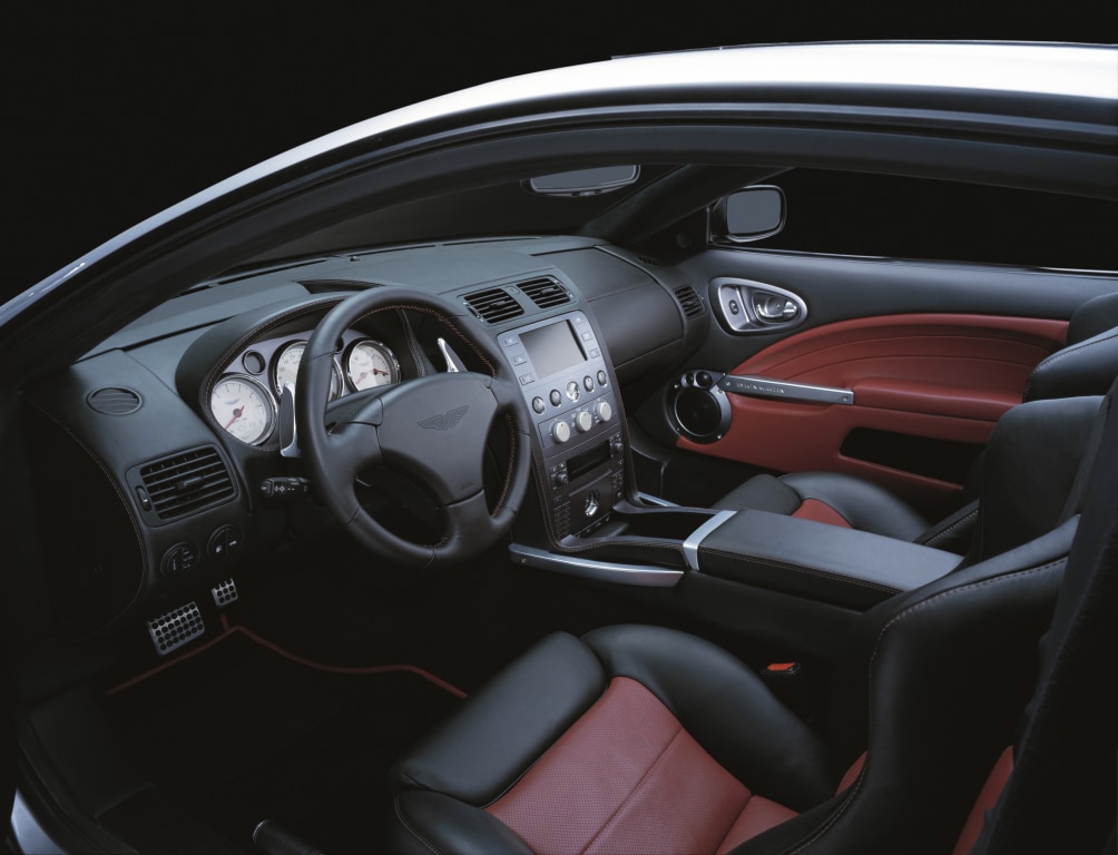 Aston Martin V12 Vanquish  S (2004)