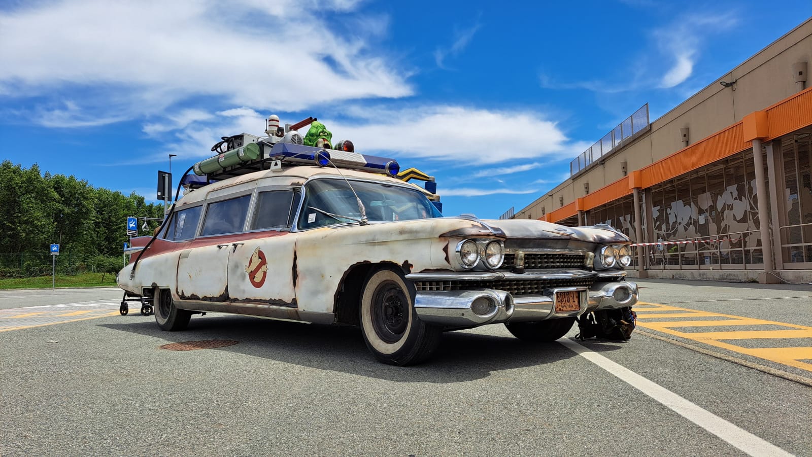 Cadillac Miller-Meteor Futura: Ecto 1 Ghostbusters Tribute Car _1