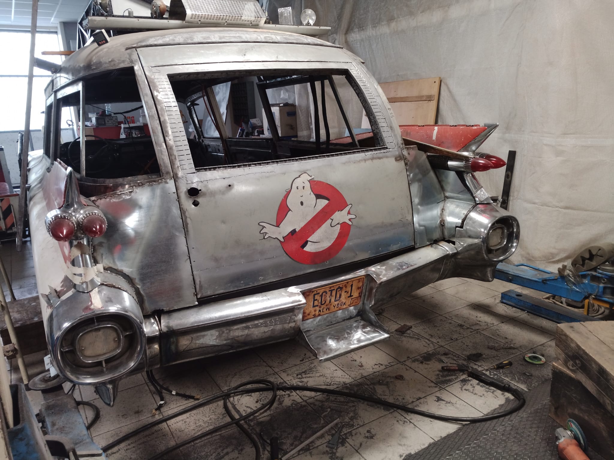Cadillac Miller-Meteor Futura: Ecto 1 Ghostbusters Tribute Car_3