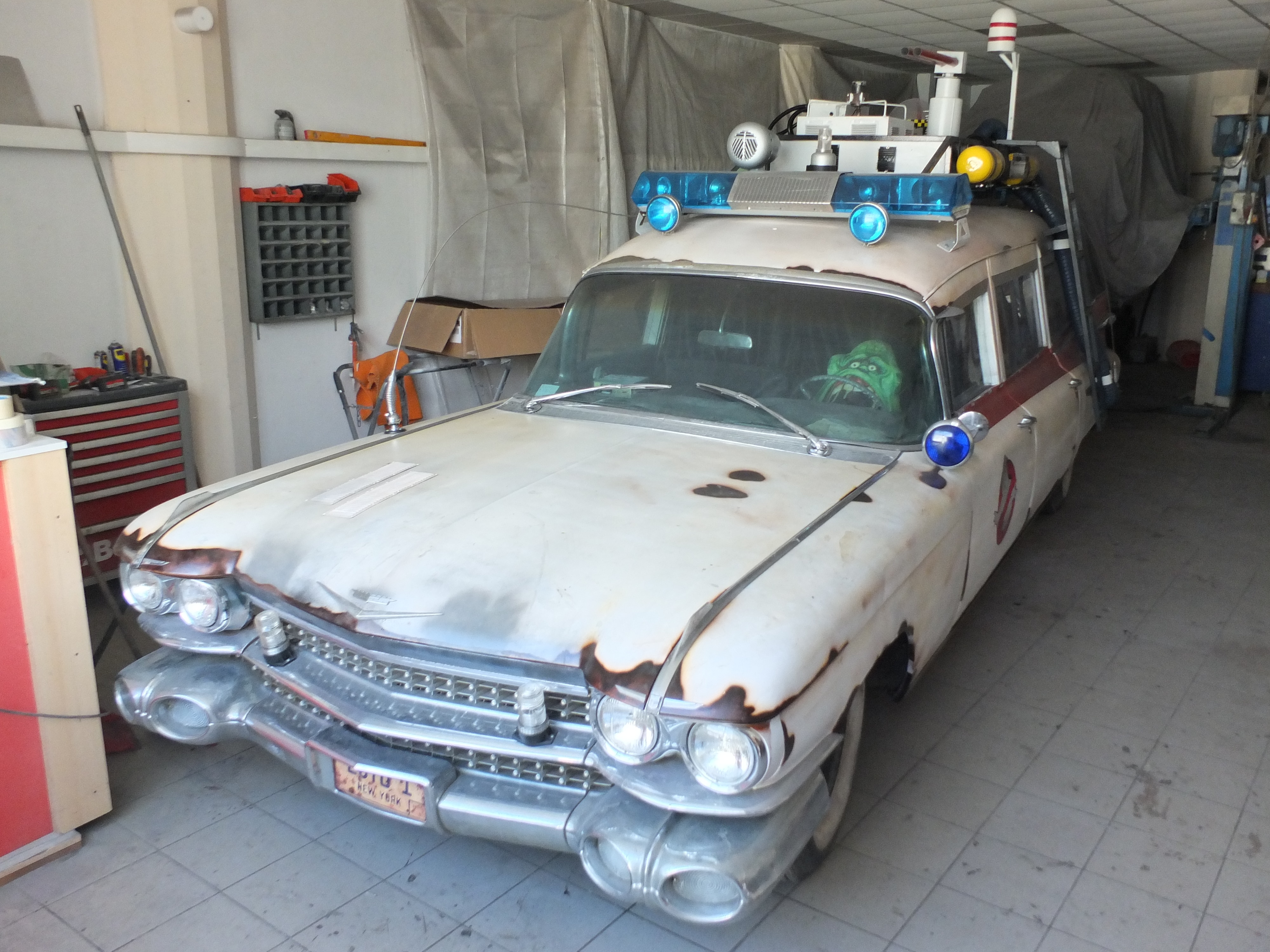 Cadillac Miller-Meteor Futura: Ecto 1 Ghostbusters Tribute Car_6