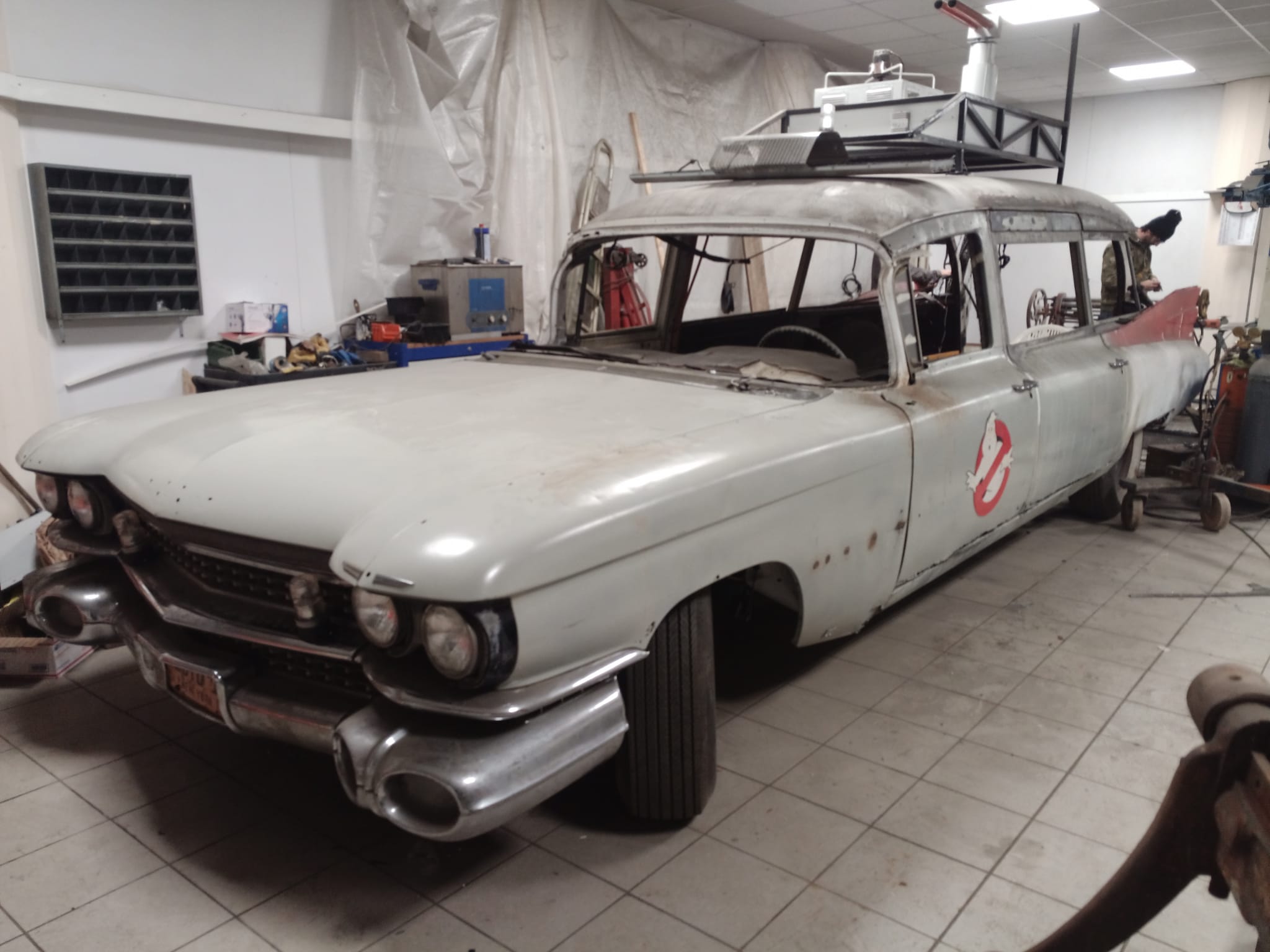Cadillac Miller-Meteor Futura: Ecto 1 Ghostbusters Tribute Car_4