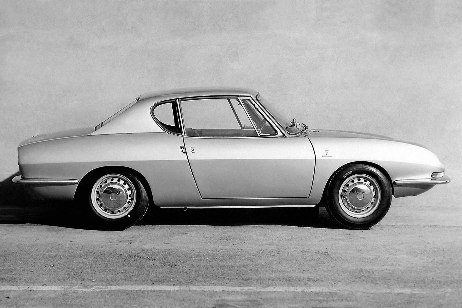 cover-fiat-850-spider-2.jpg