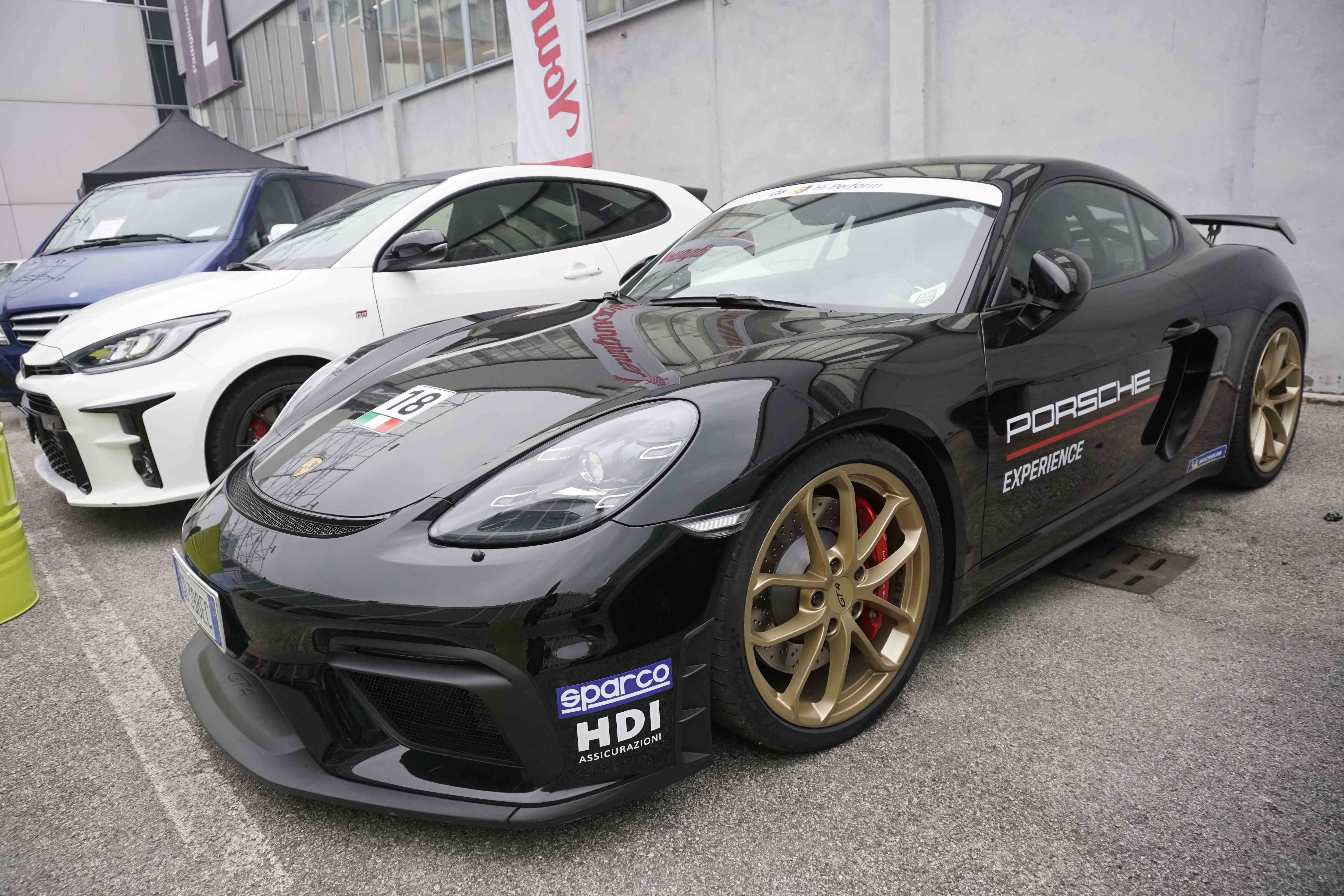 Porsche 718 Cayman GT4