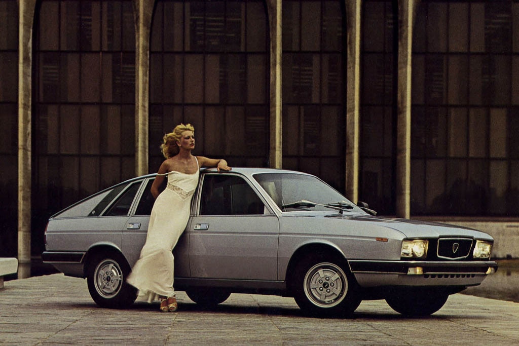 Lancia Gamma, shooting fotografico al Palazzo Mondadori di O.Niemeyer (1976)