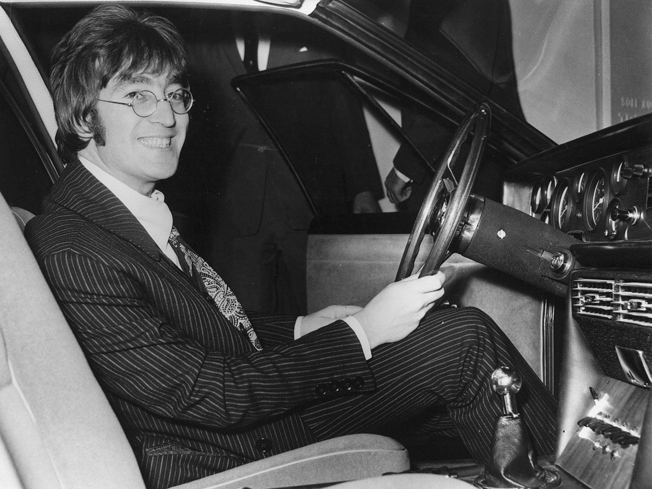 John Lennon al volante
