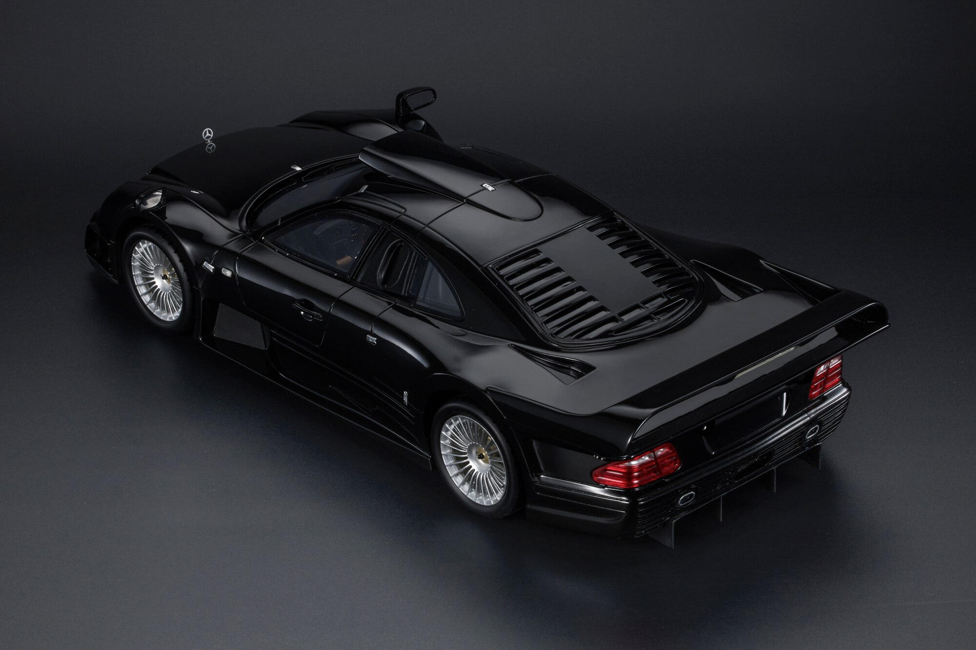 Modellino Mercedes CLK GTR (1998)_2700
