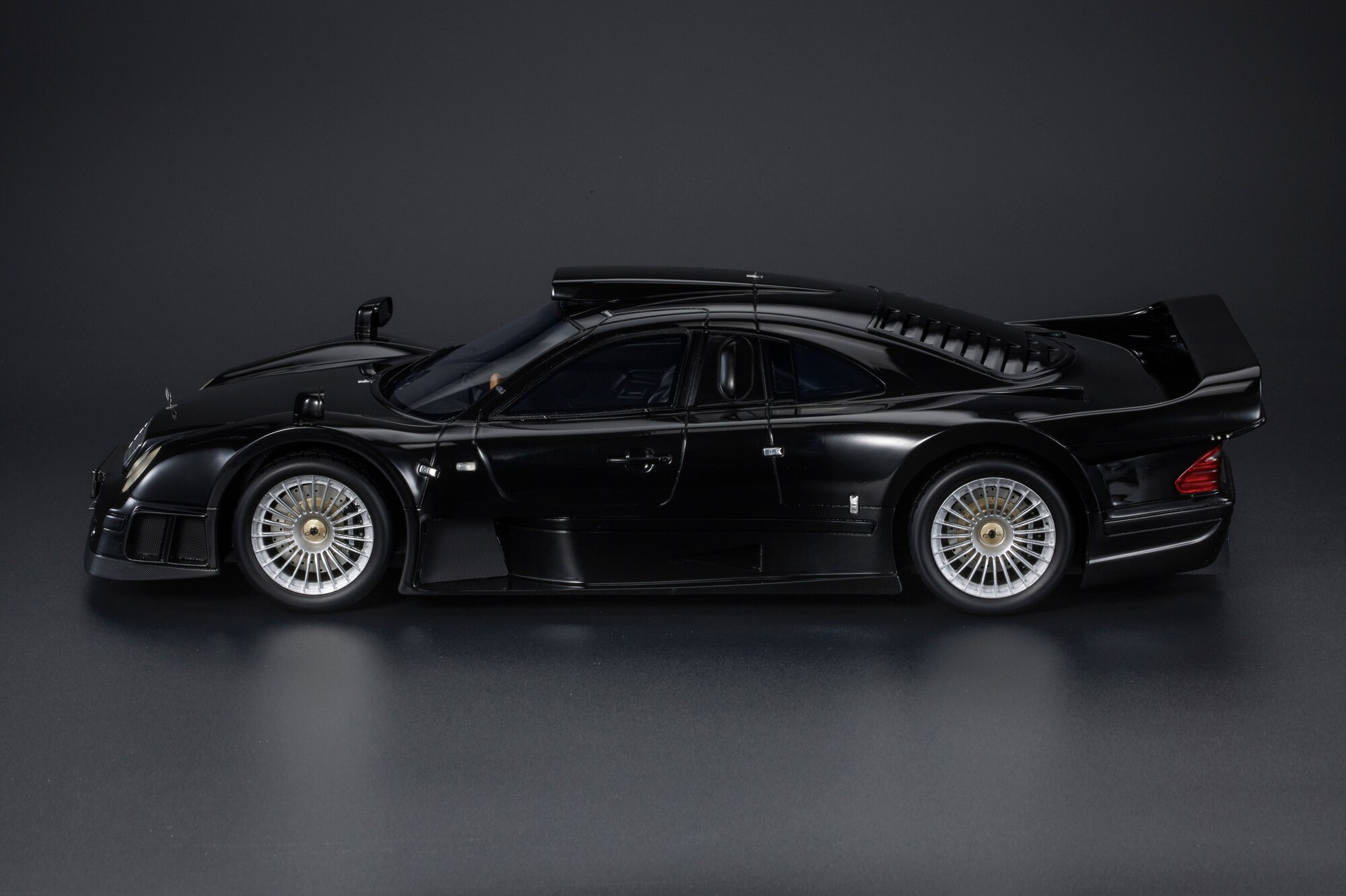 Modellino Mercedes CLK GTR (1998)_2701