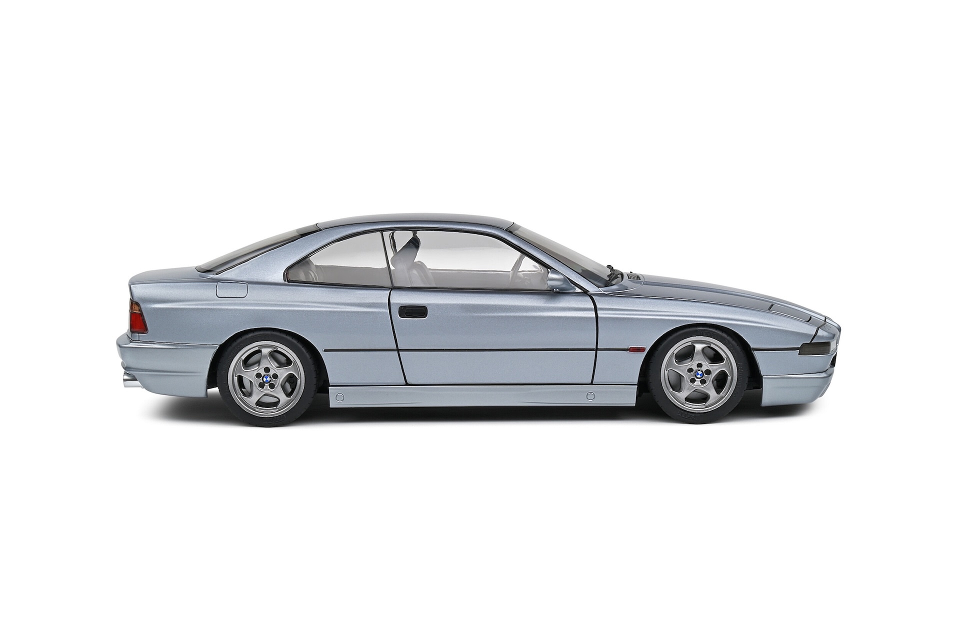 BMW 850 CSi, capolavoro in miniatura - Immagine #5