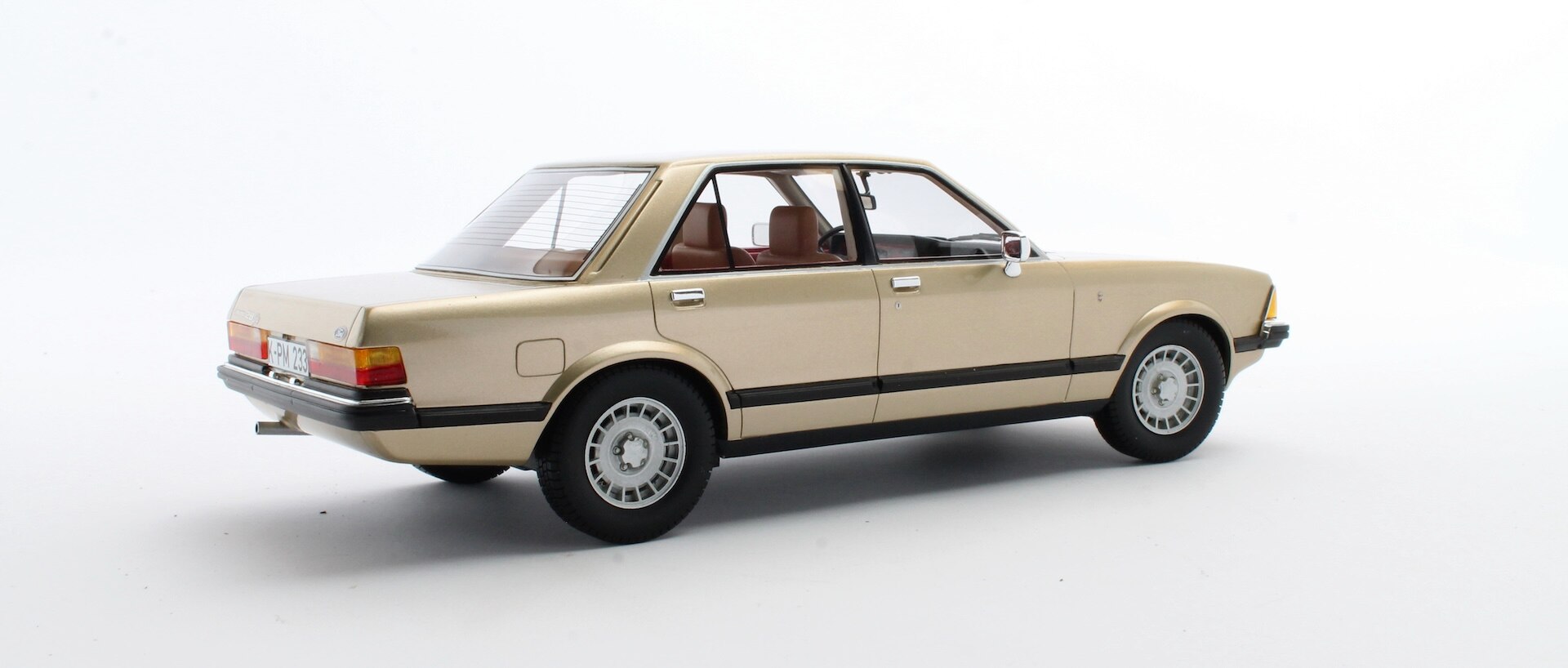 Ford Granada Ghia Saloon: un classico in scala - Immagine #9