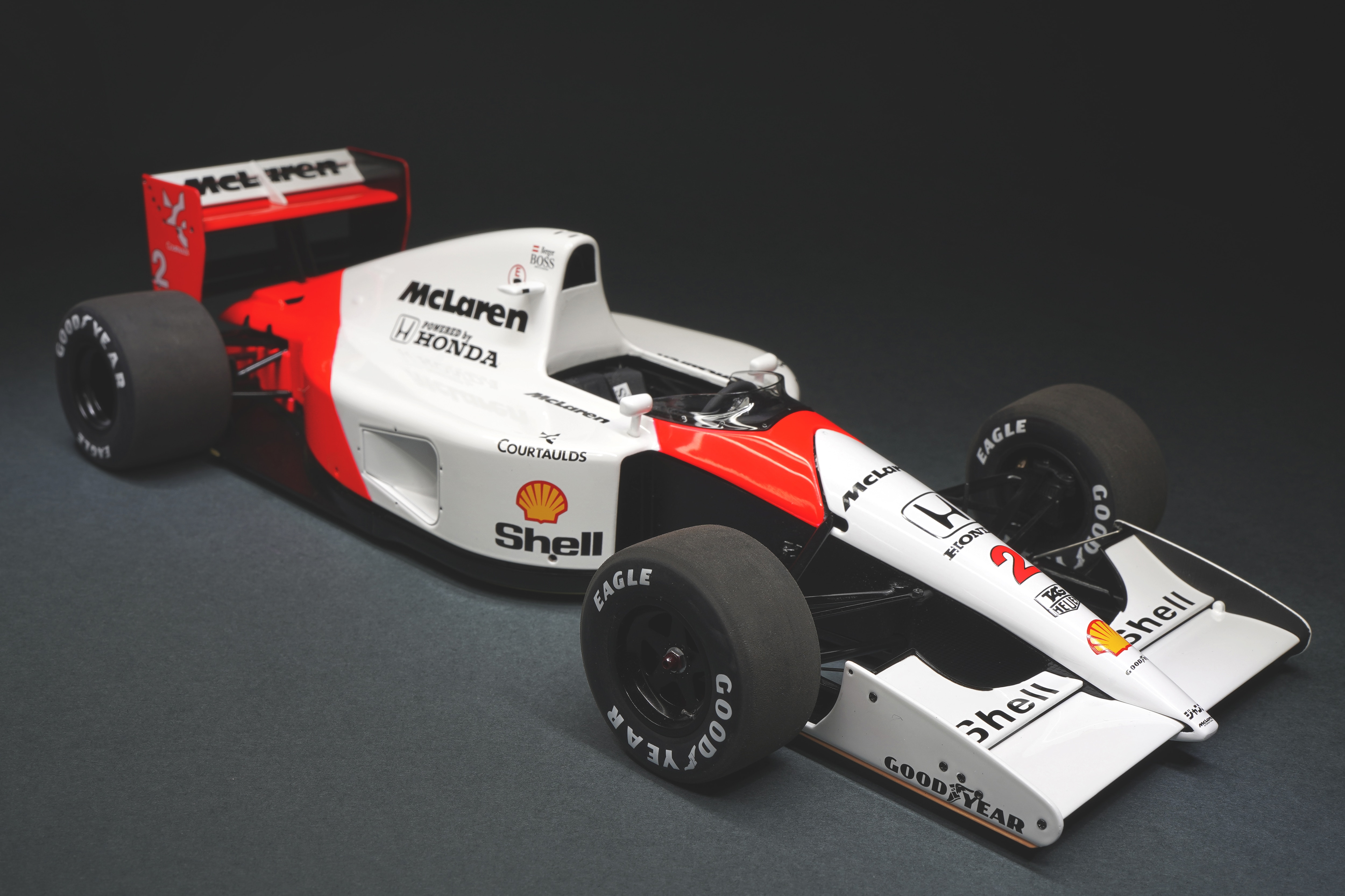 Modellino McLaren MP 4/6 in scala 1:18_002
