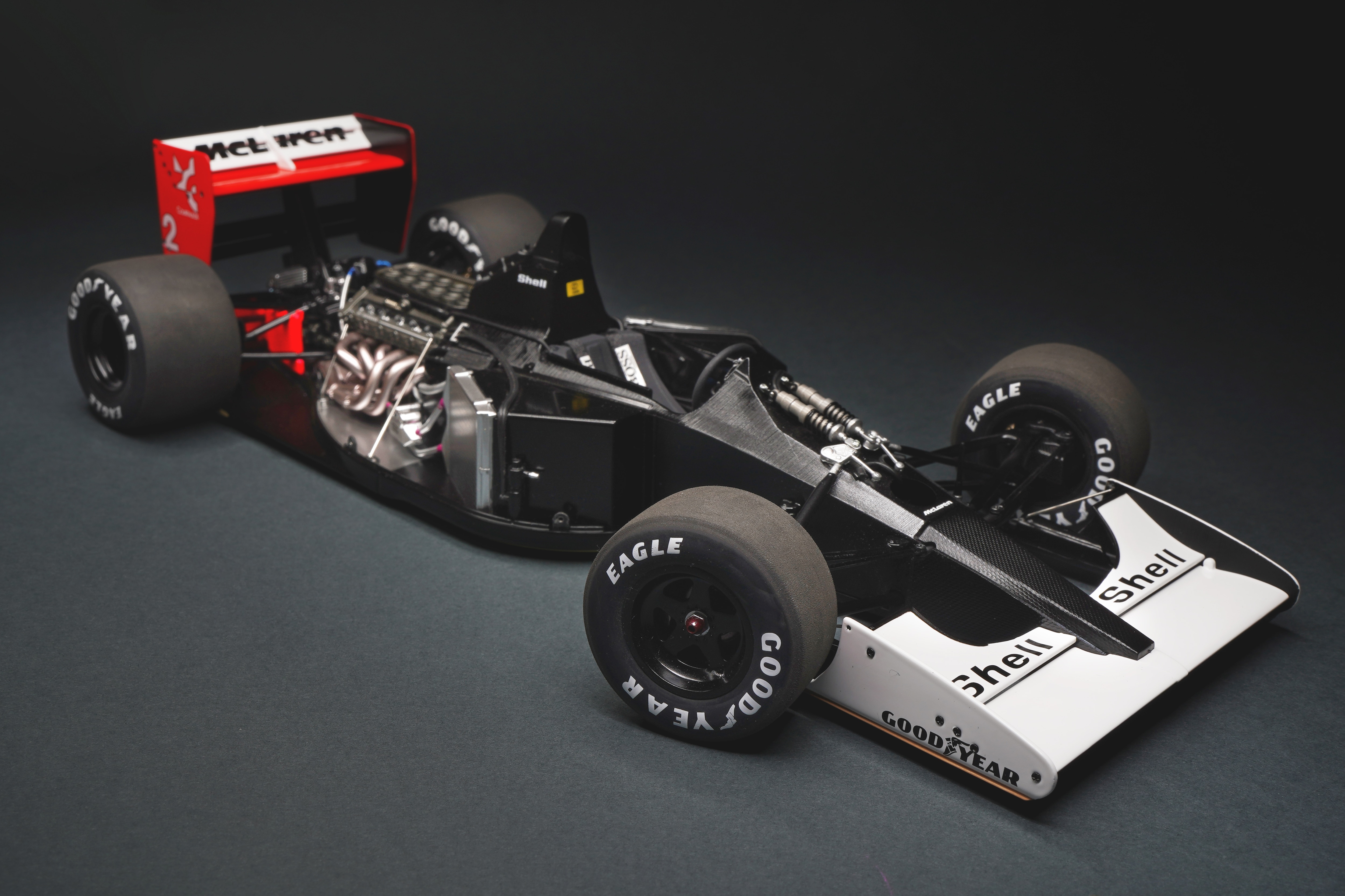Modellino McLaren MP 4/6 in scala 1:18_004