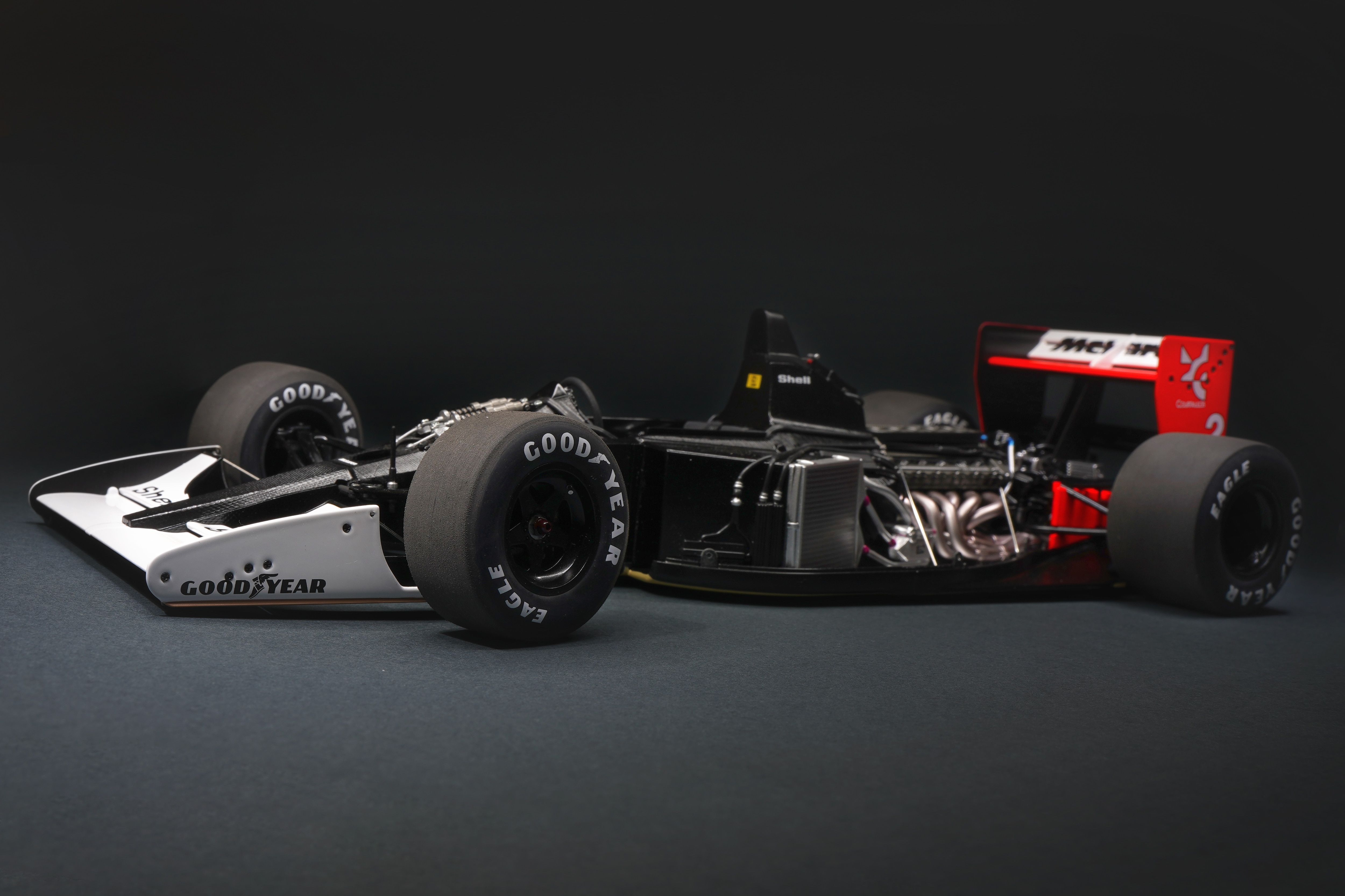Modellino McLaren MP 4/6 in scala 1:18_005