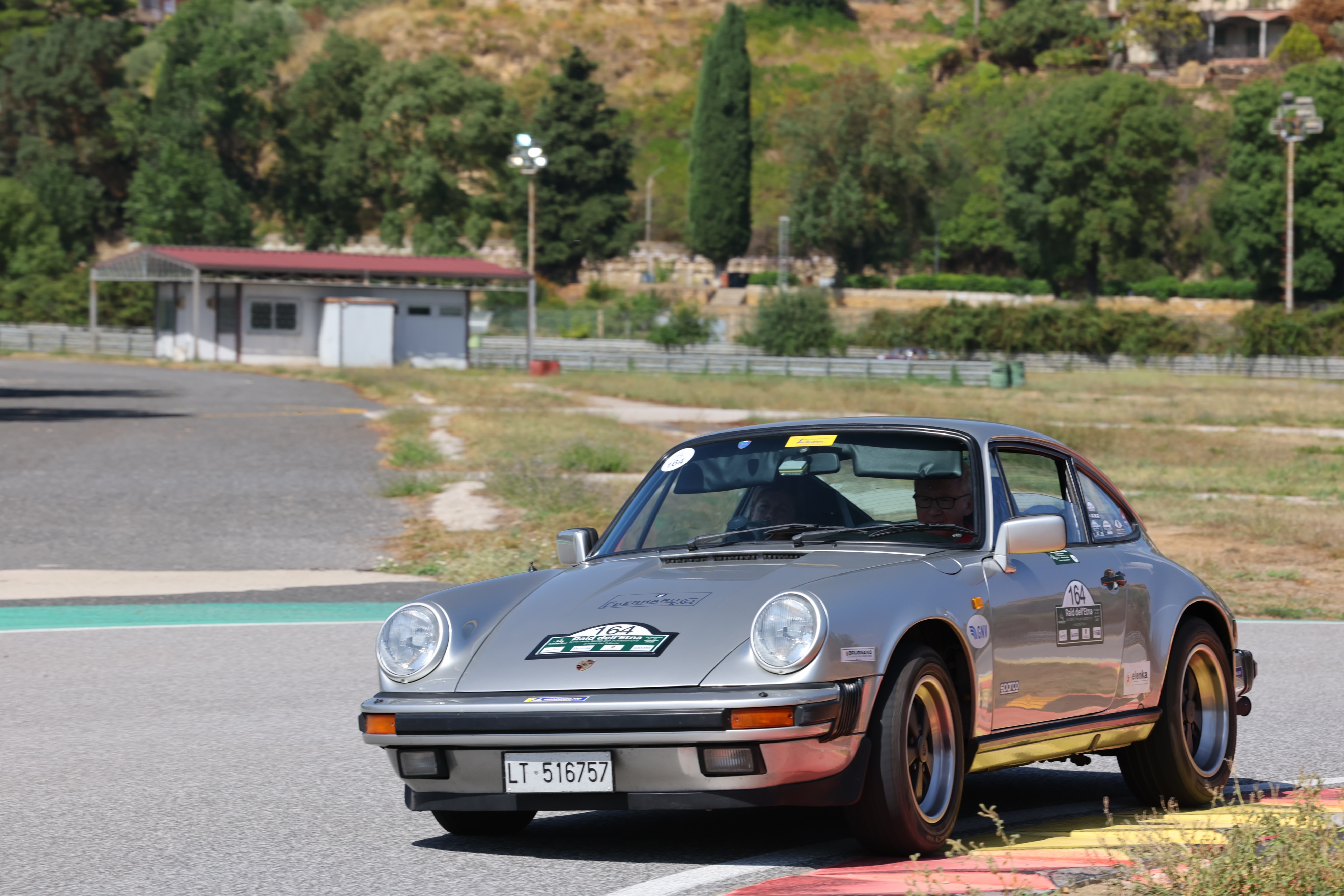 La-Porsche-911-Carrera-3.2-di-Palermo-Lo-Faro-in-azione-allautodromo-di-Pergusa