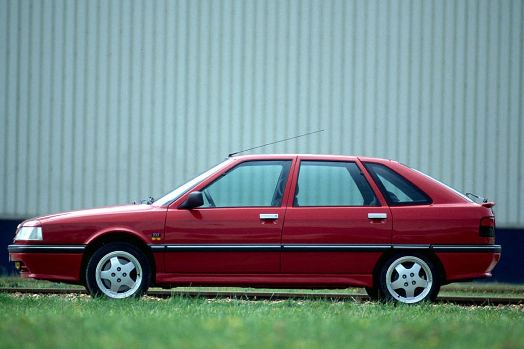 Renault 21 2.0 TXi Liftback (1990)