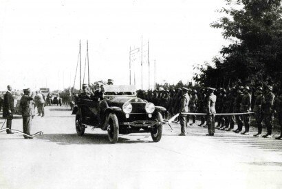 Passerella celebrativa per i 90 anni della Milano-Laghi
