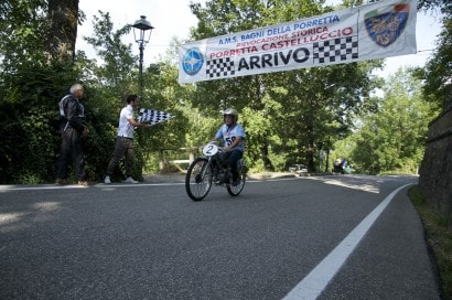 Moto storiche, 145 centauri alla Porretta-Castelluccio