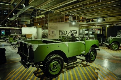 Land Rover, ricostruita la prima linea di montaggio