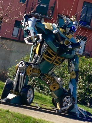 Arte da discarica, a Milano arrivano i Transformers