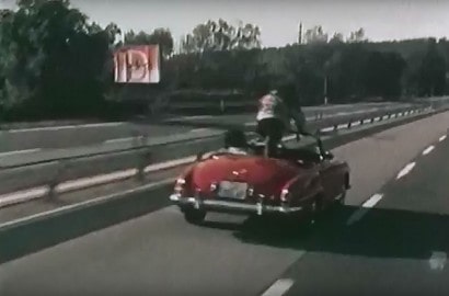 Asia Argento, Loredana Berté e una Mercedes-Benz 190 SL