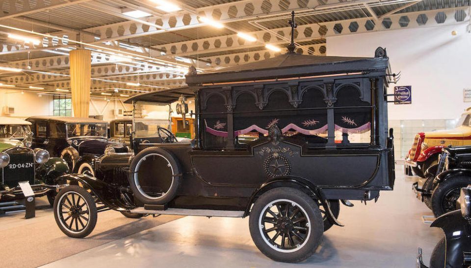 All'asta quattro carri funebri da collezione