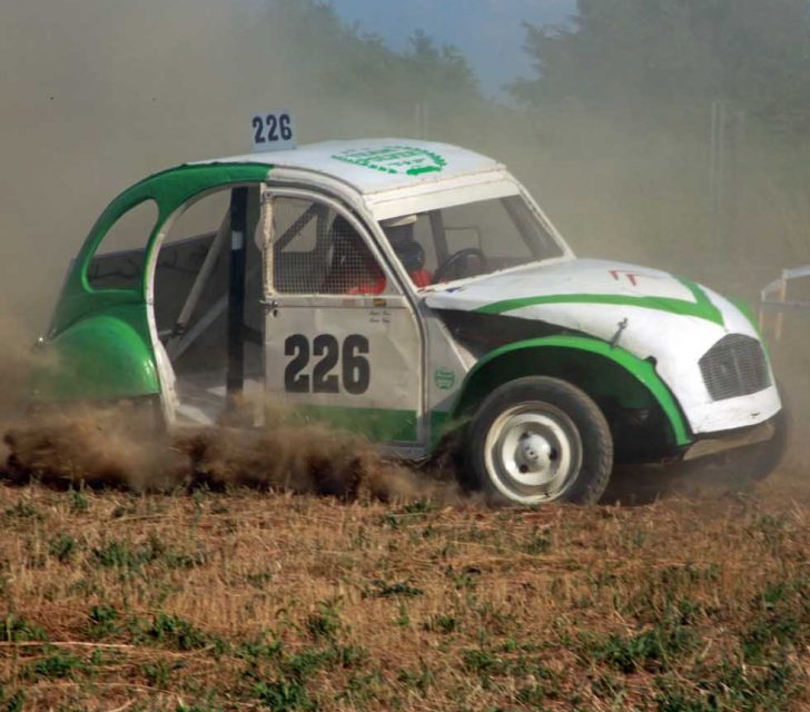Mega raduno per i 70 anni della Citroën 2 CV