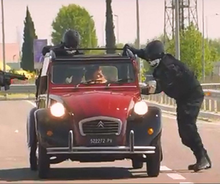 Volare? Sì, su una Citroën 2CV