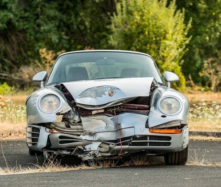 Monterey: la Porsche 959 sinistrata venduta sotto la stima