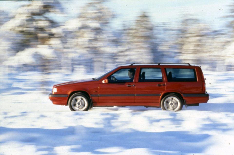 Cinque auto per portare i regali di Natale (se la slitta dà forfait)