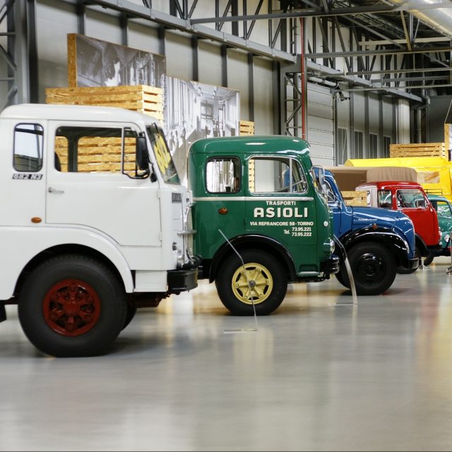 CNH, camion e trattori d'epoca all'Industrial Village