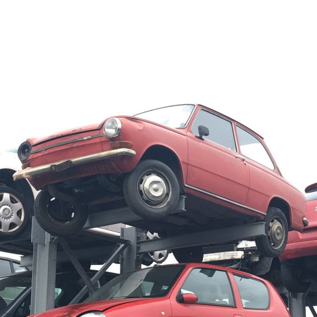 Una Daf 44 rossa si racconta (e racconta Milano)