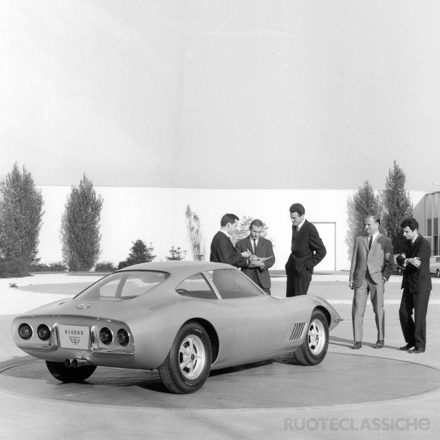 Opel, 120 anni di automobili... in un lampo