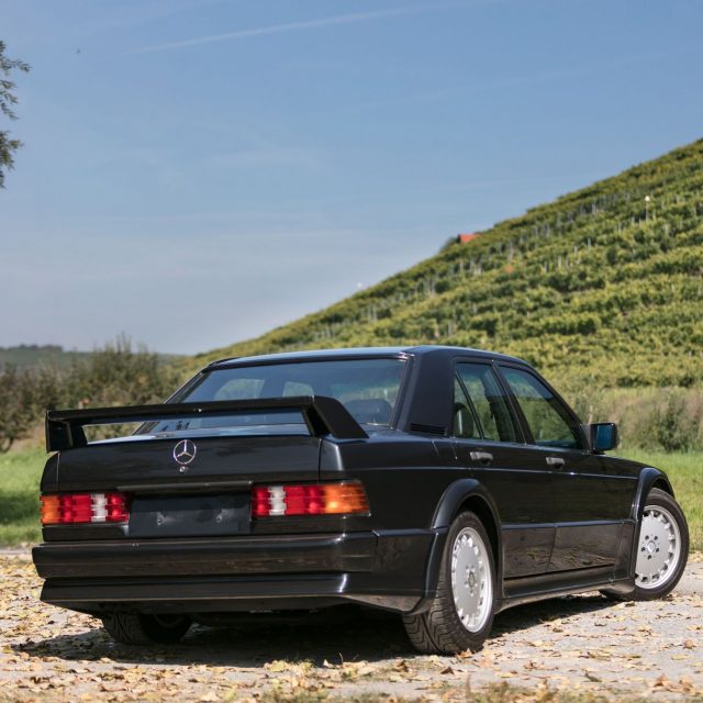 Mercedes W201, le versioni sportive fanno sognare