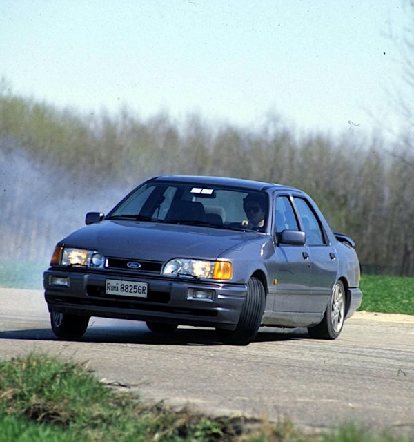 Ford Sierra 2.0i 16v Cosworth, sportiva di razza