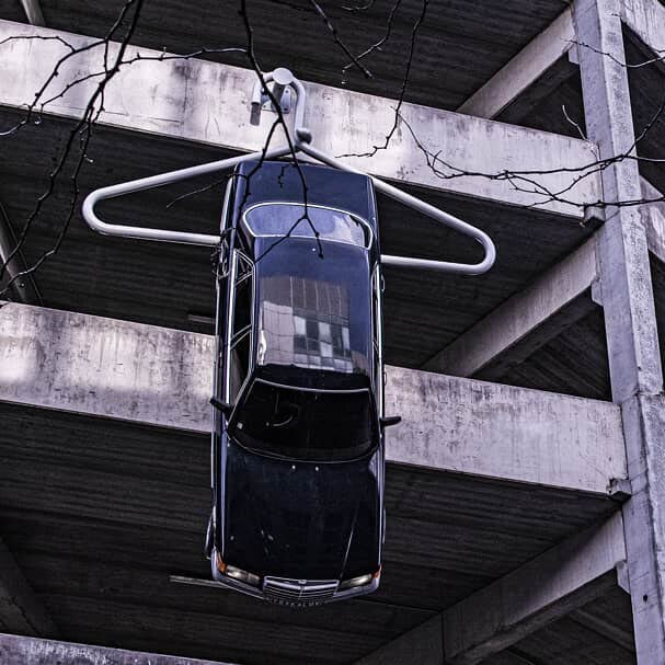 Ivry, una Mercedes-Benz W126 in 