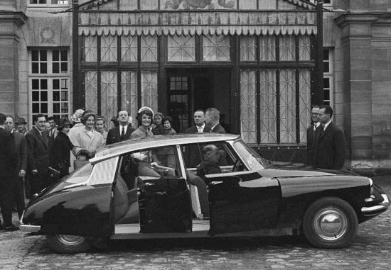 Lo stile DS: quando la DS 19 adottò il tetto in plexiglass