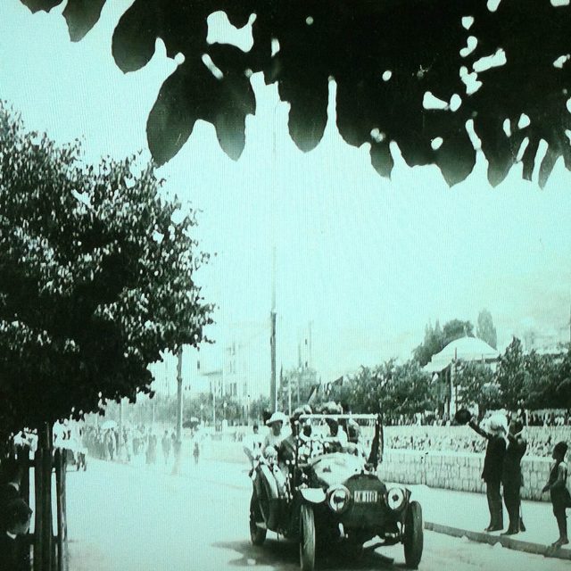 Automobili nella tempesta: l’auto che accorciò il tempo