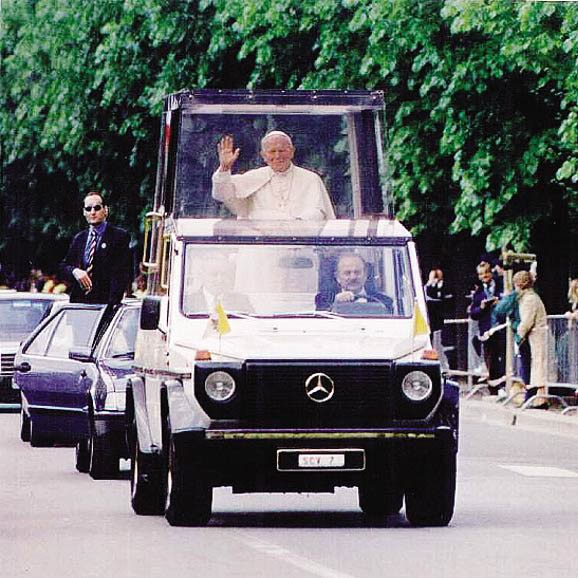 100 anni di Wojtyla e 45 di papamobile