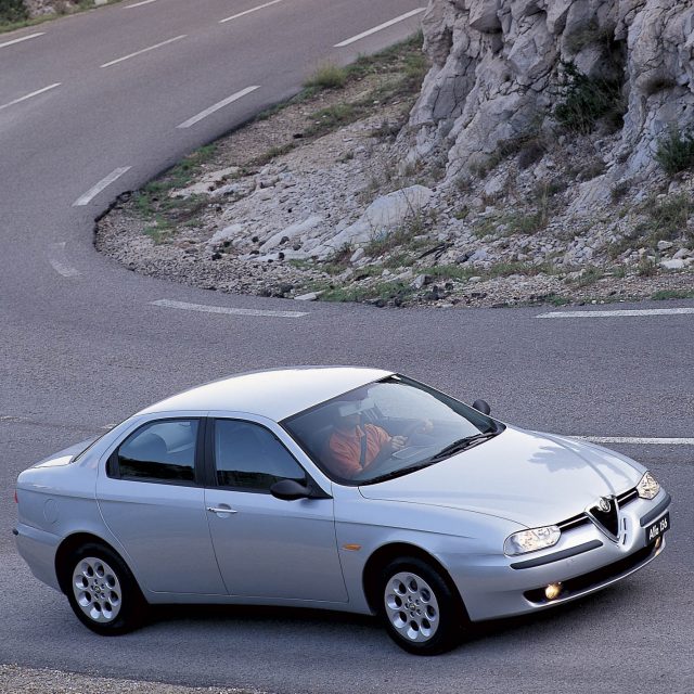 Storie Alfa Romeo:  156, la berlina dal cuore sportivo
