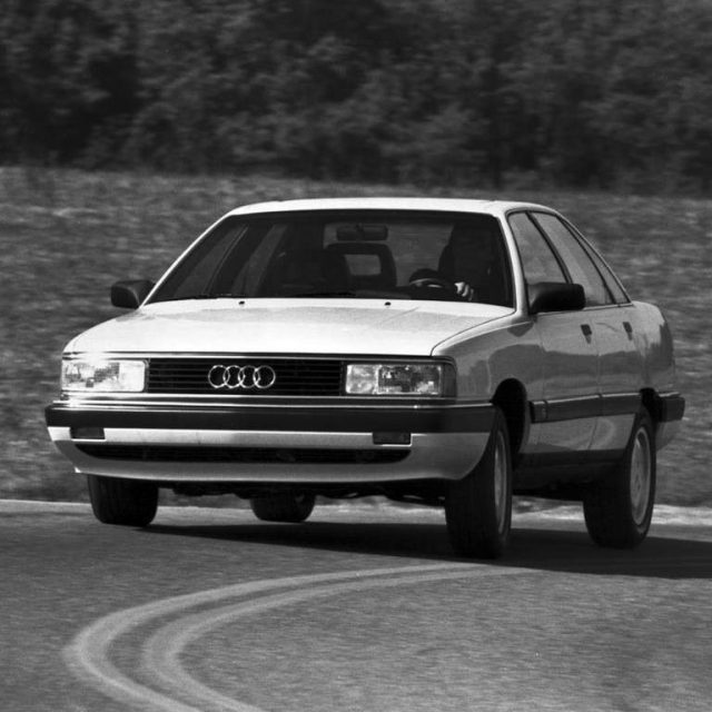 Auto nella tempesta, 1985: le fake-news e l’Audi nella piscina