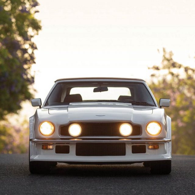 Aston-Martin V8 Vantage Volante: una cabrio per Sua Maestà
