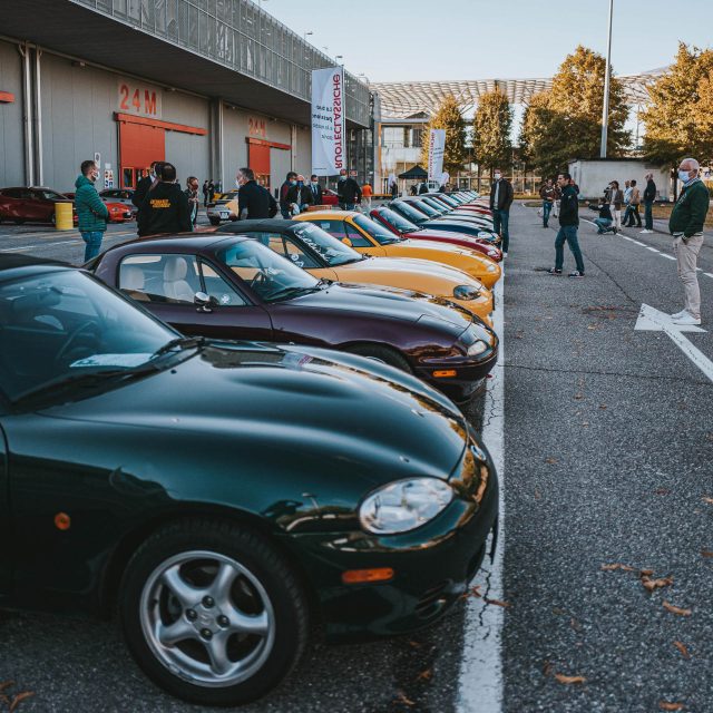 100 storie per 100 Mazda