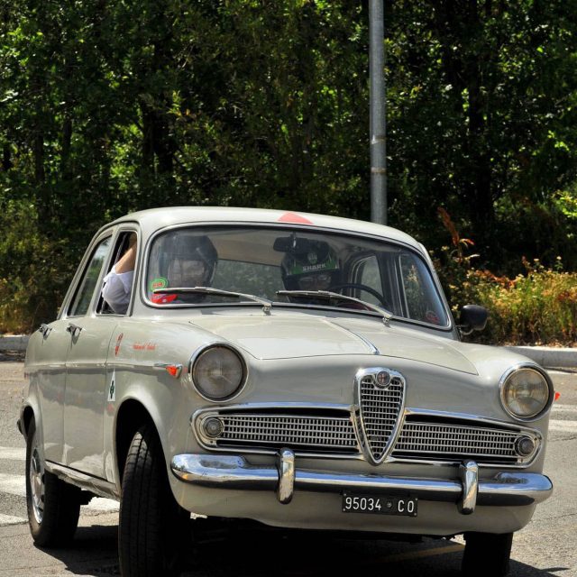 Alfa Romeo, le vecchie glorie conquistano “Il Centro” di Arese