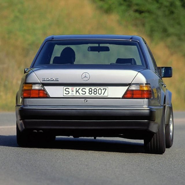 Mercedes-Benz 500 E: il lupo travestito da agnello