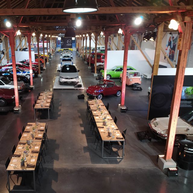 Cent’anni ripercorsi in un giorno, tra auto guidate e una notte al museo