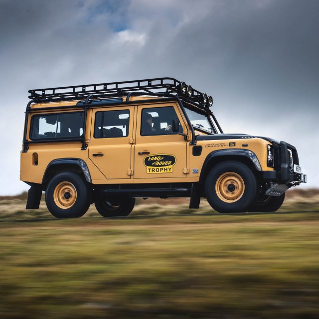 Rivive la Defender V8 del Camel Trophy