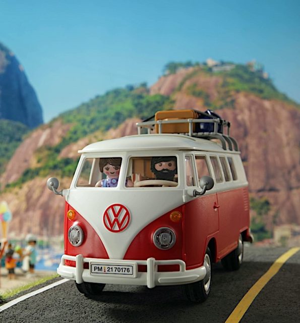 Il Volkswagen Bulli e il Maggiolino vestono playmobil