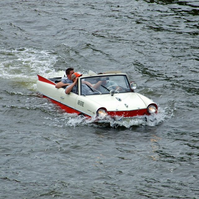 La Amphicar è la più fuoristrada di tutte